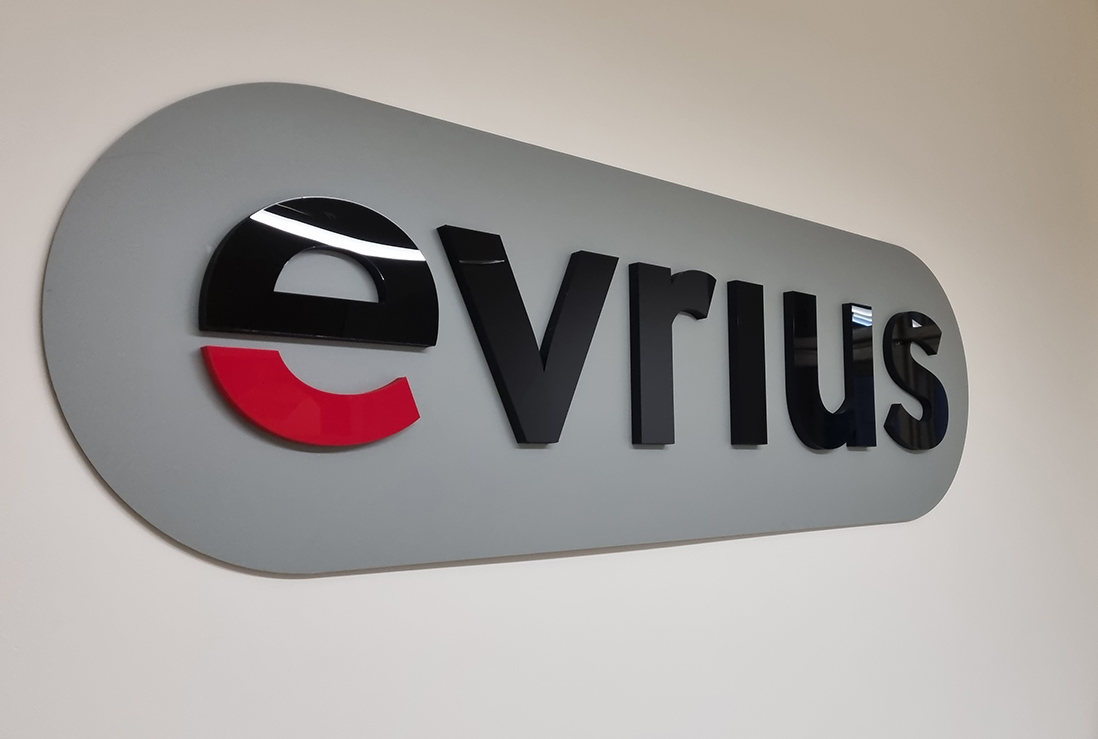 Nesvětelná písmena a loga Evrius